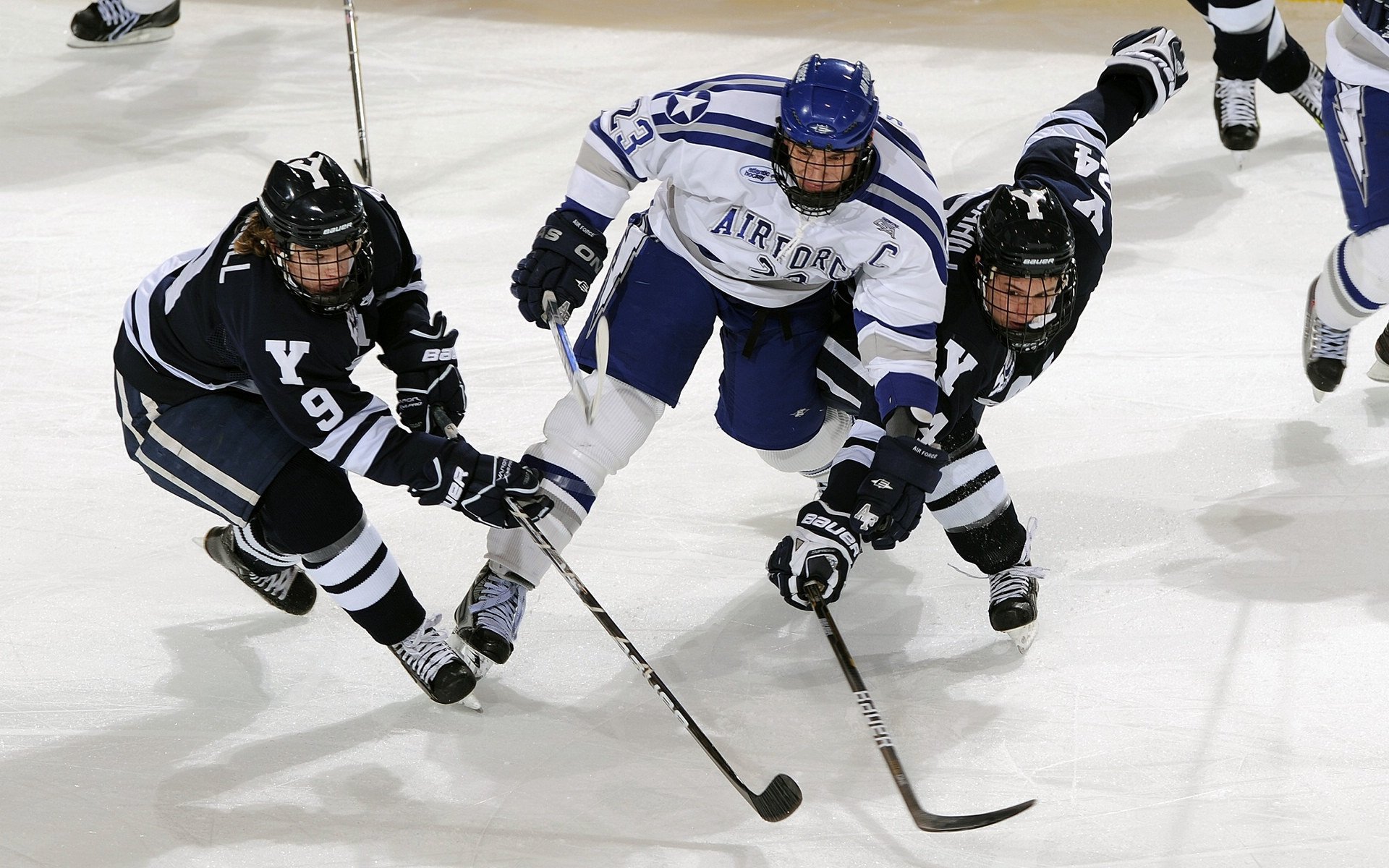 独行侠试点“球迷AI评球助手”，生成实时数据分析，独行侠队球员数据